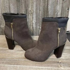 Juicy Couture Women’s Boots. Adorable! They are like a gray Brown. Size 9. New.